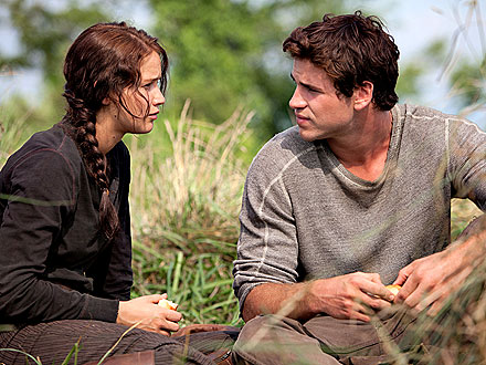 Jennifer Lawrence as Katniss & Liam Hemsworth as Gale