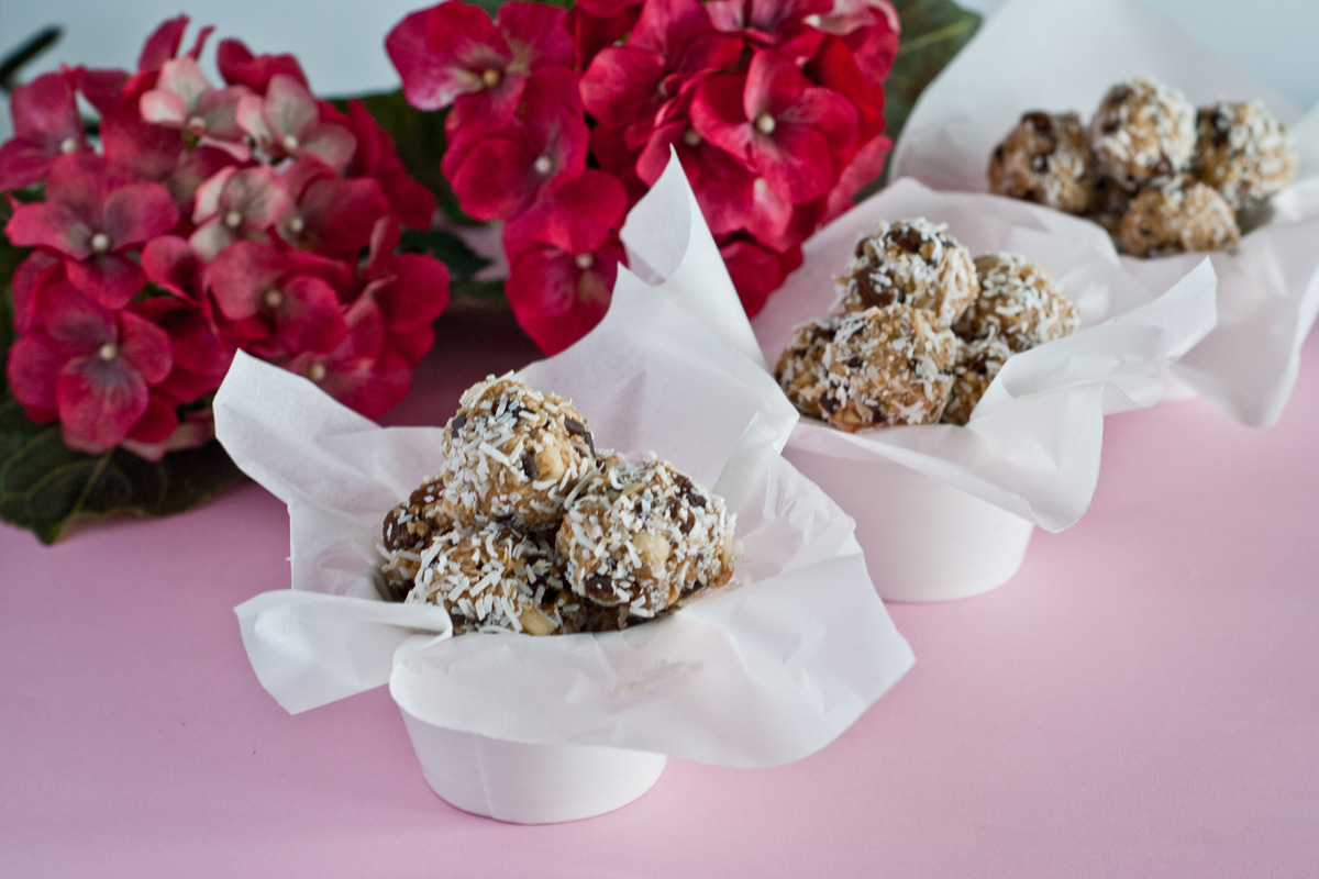 Granola Balls 2-1200x800