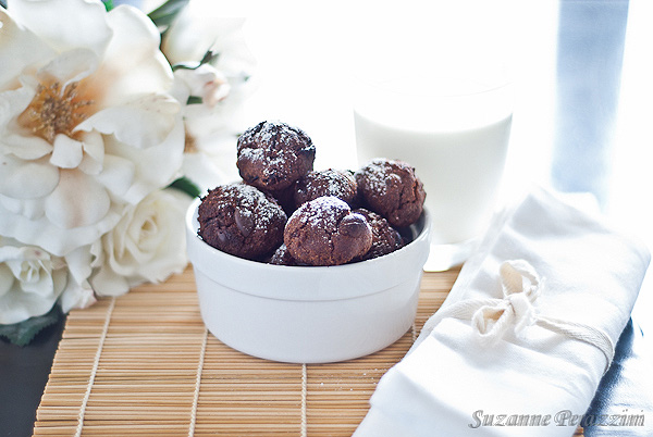 Chocolate, cranberry, pineapple Balls 2 - 600-0827
