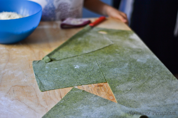 Cutting the dough for lasagna