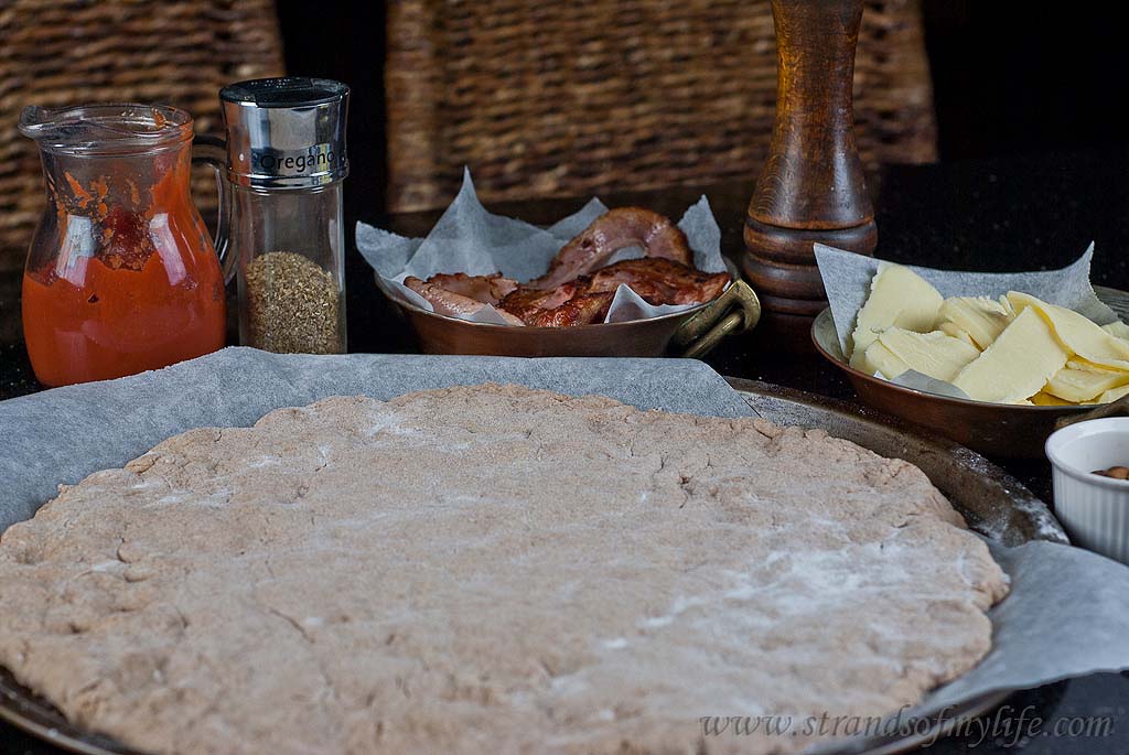 Bacon and Tomato Pizza - gluten-free & Low FODMAP