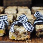 Walnut, apricot and fig granola bars