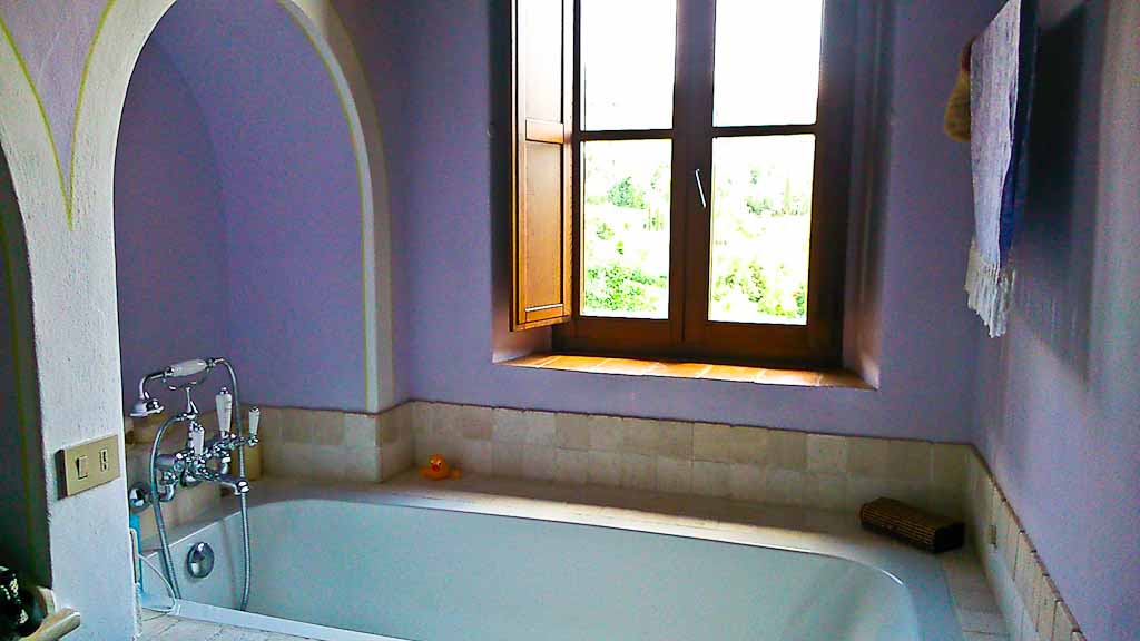 Casa Raia - a bathroom with a view