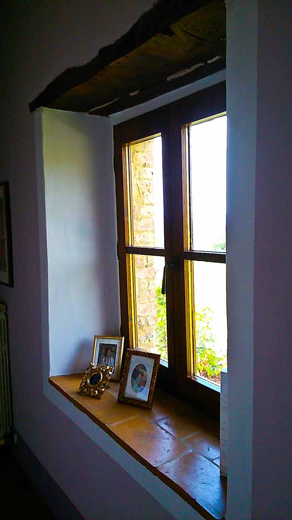 Casa Raia - deep window sills