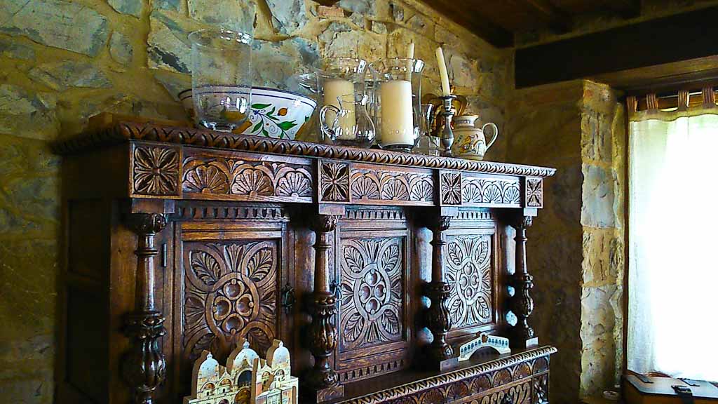 Casa Raia - dining room credenza