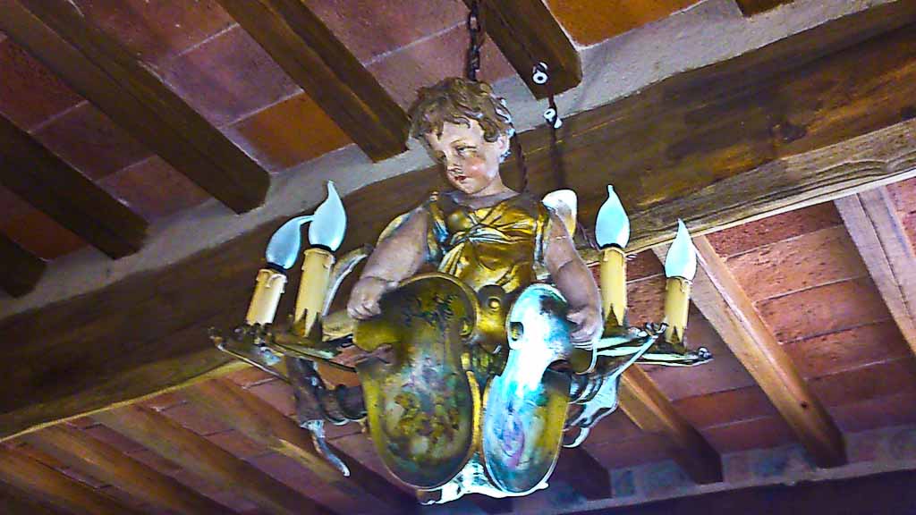 Casa Raia - dining room light