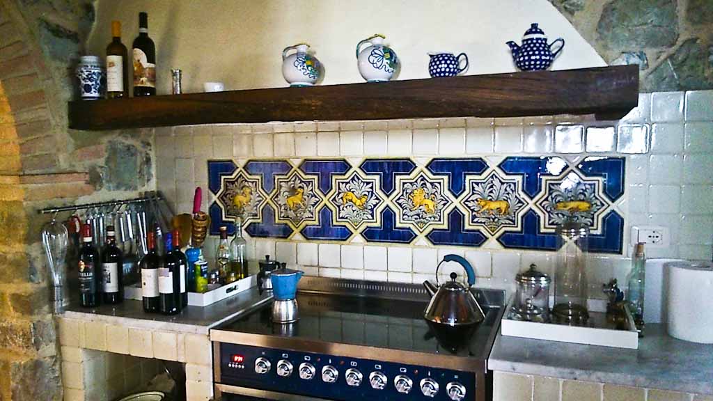 Casa Raia -kitchen stove area