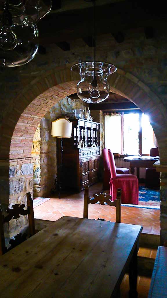 Casa Raia -kitchen to dining room